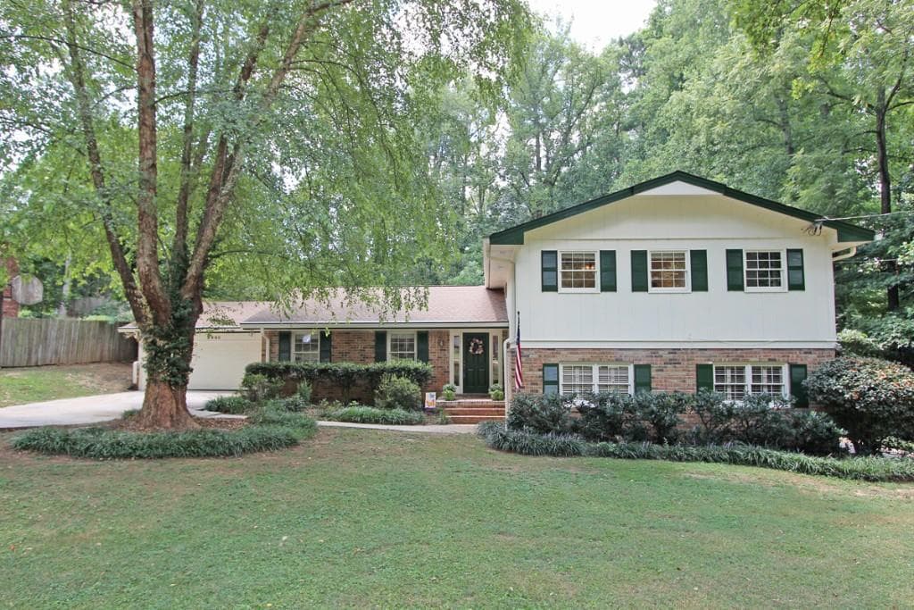 4 bedroom, 3,056 sq ft single family residence sold at 2800 Briarglen Drive, Atlanta, GA 30340