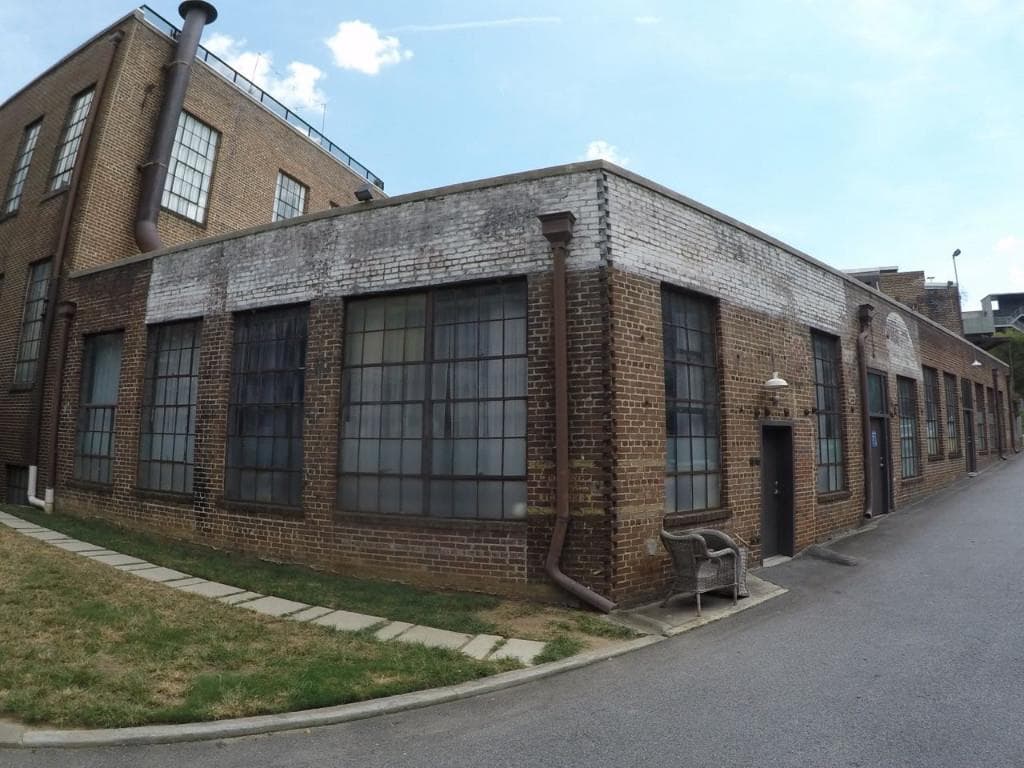 3 bedroom, 1,890 sq ft condominium sold at 650 Glen Iris Drive 8, Atlanta, GA 30308