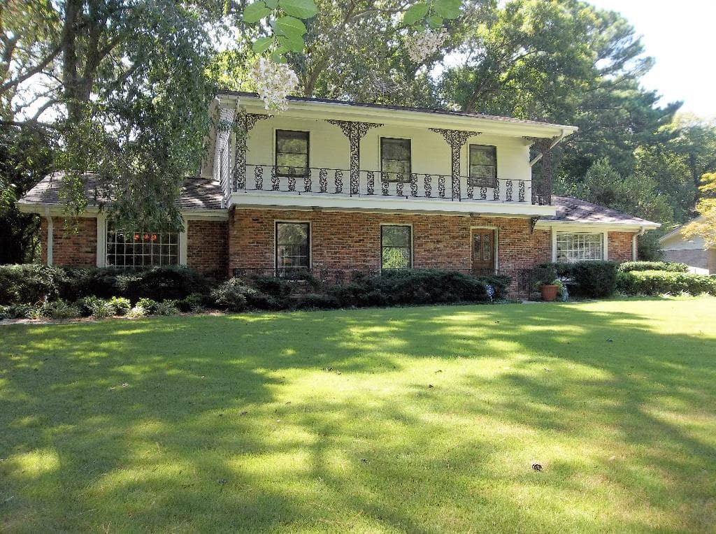 4 bedroom, 2,850 sq ft single family residence sold at 2221 LEBARON Drive, Atlanta, GA 30345