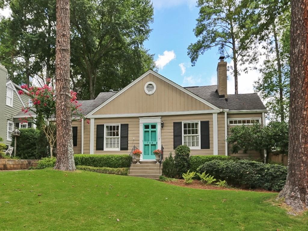 3 bedroom, 2,154 sq ft single family residence sold at 799 Longwood Drive, Atlanta, GA 30305