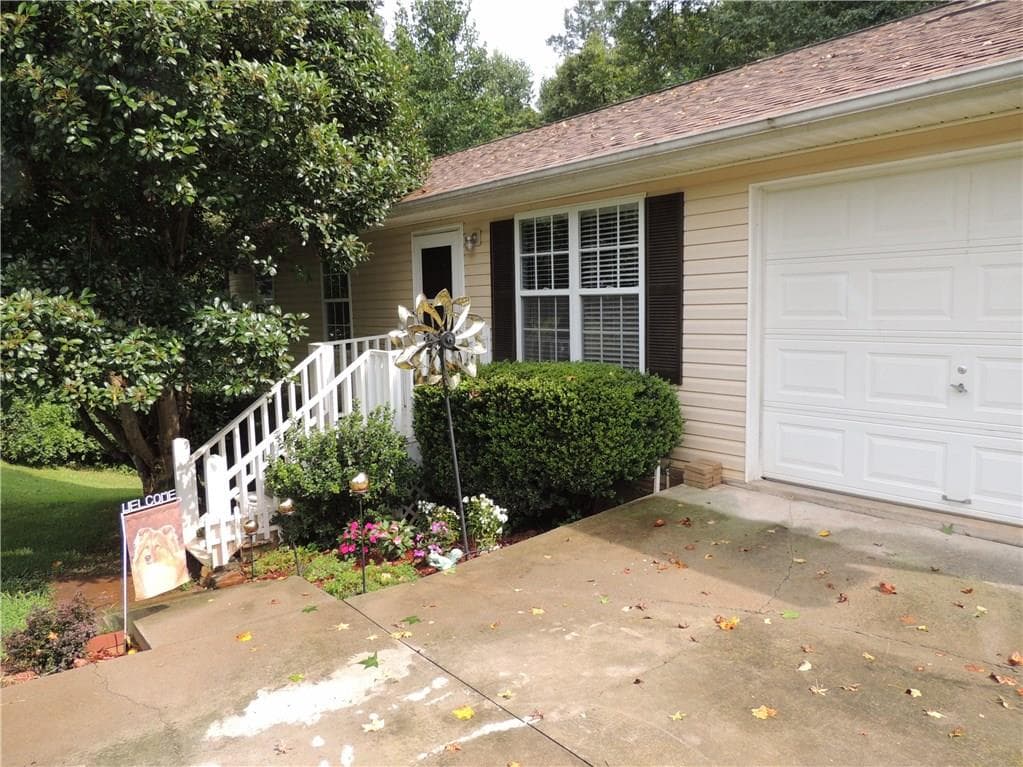 3 bedroom, 2,168 sq ft single family residence sold at 3030 MEADOWRIDGE Drive, Gainesville, GA 30507