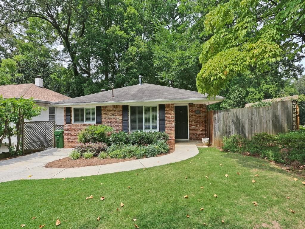 3 bedroom, 1,252 sq ft single family residence sold at 1400 Wessyngton Road, Atlanta, GA 30306