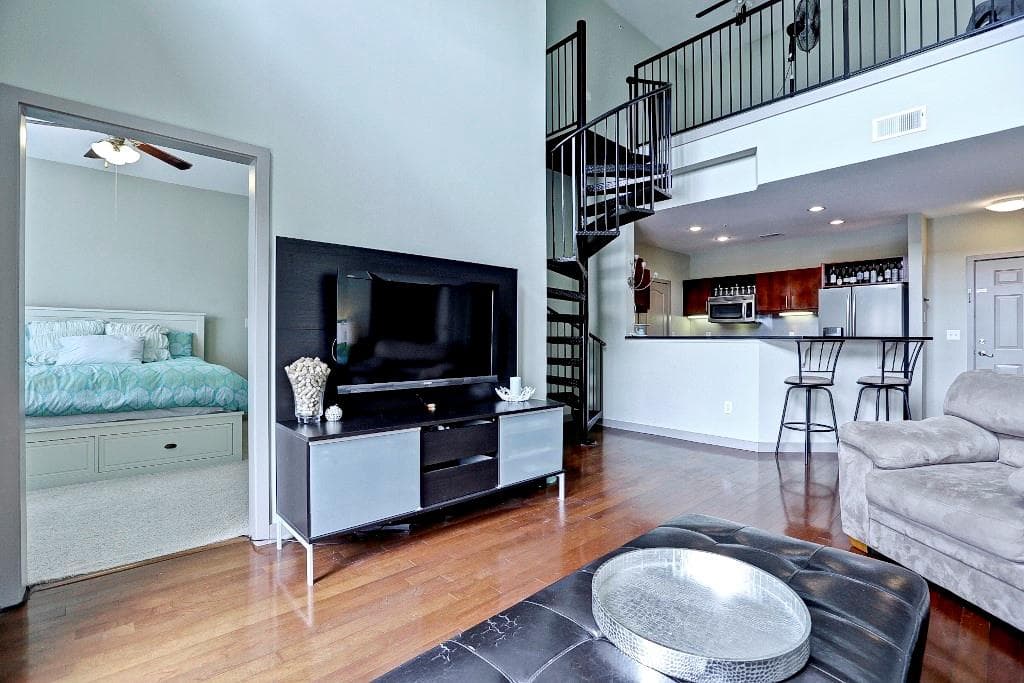 2 bedroom, 1,449 sq ft condominium sold at 390 17th Street 6034, Atlanta, GA 30363