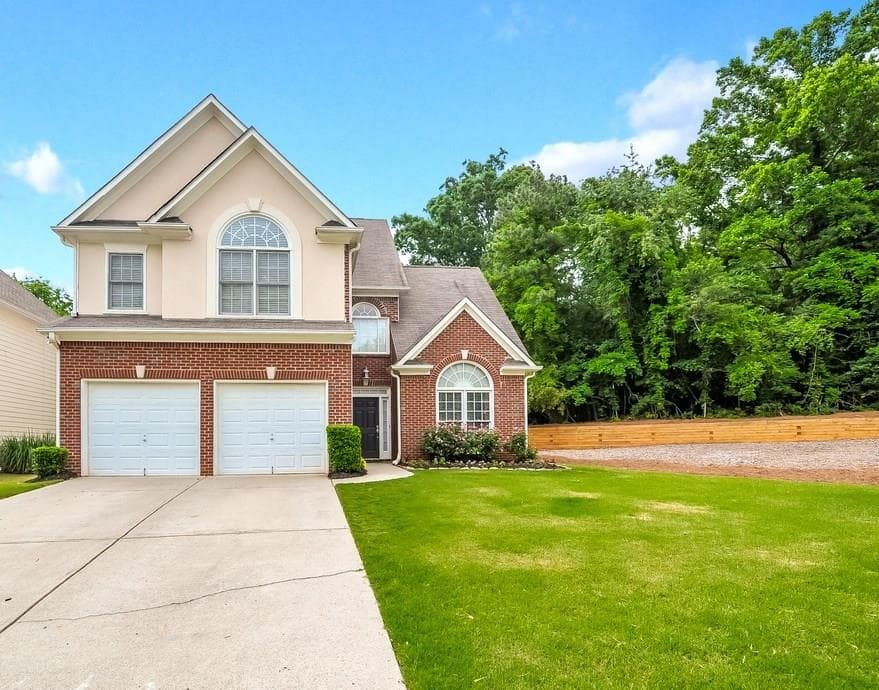 4 bedroom, 2,433 sq ft single family residence sold at 3675 Turnbury Oaks Drive, Peachtree Corners, GA 30096