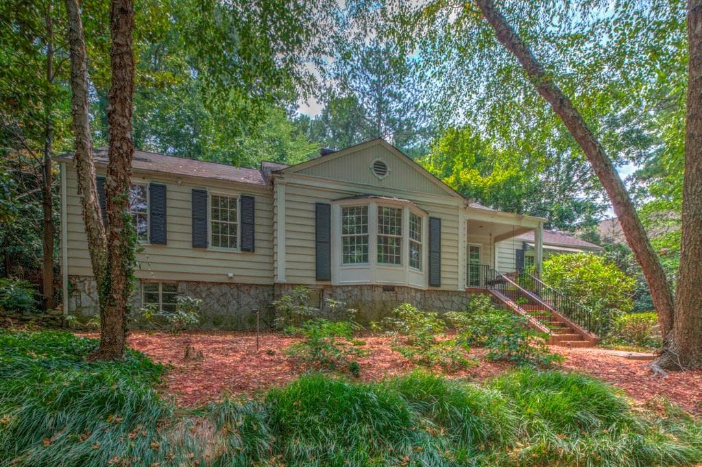 3 bedroom, 1,816 sq ft single family residence sold at 3277 W Roxboro Road, Atlanta, GA 30324