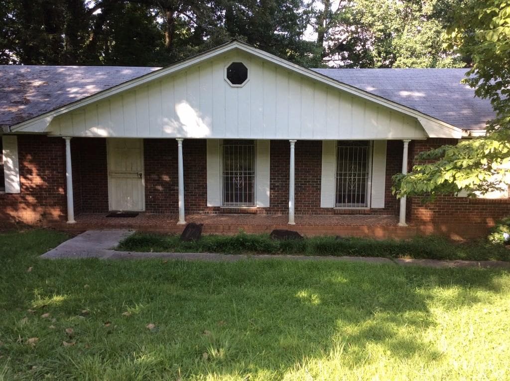 4 bedroom, 1,932 sq ft single family residence sold at 1670 Harbin Road, Atlanta, GA 30311