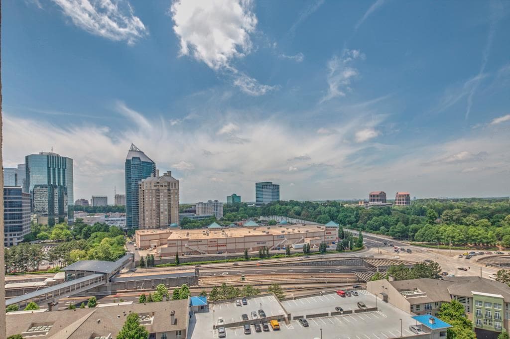 1 bedroom, 1,303 sq ft condominium sold at 3445 Stratford Road 1703, Atlanta, GA 30326