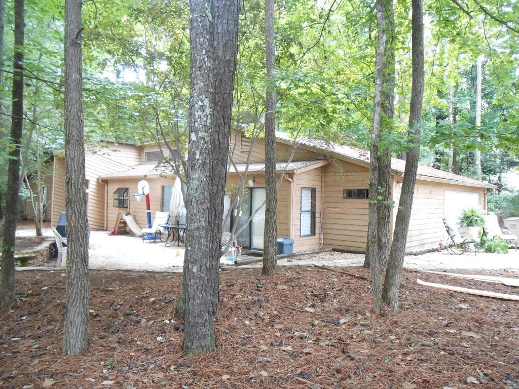 3 bedroom, 1,982 sq ft single family residence sold at 2808 Post Oak Drive, Marietta, GA 30062
