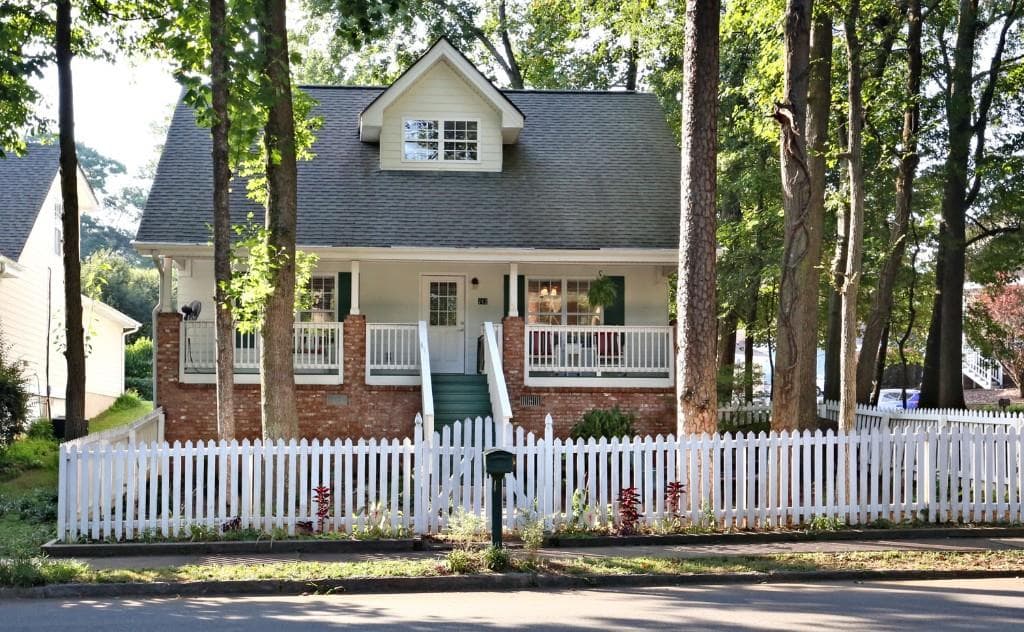 3 bedroom, 1,466 sq ft single family residence sold at 742 Oakview Road, Decatur, GA 30030