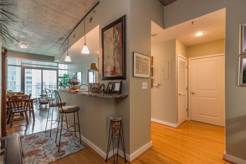 1 bedroom, 827 sq ft condominium sold at 250 Pharr Road 1503, Atlanta, GA 30305