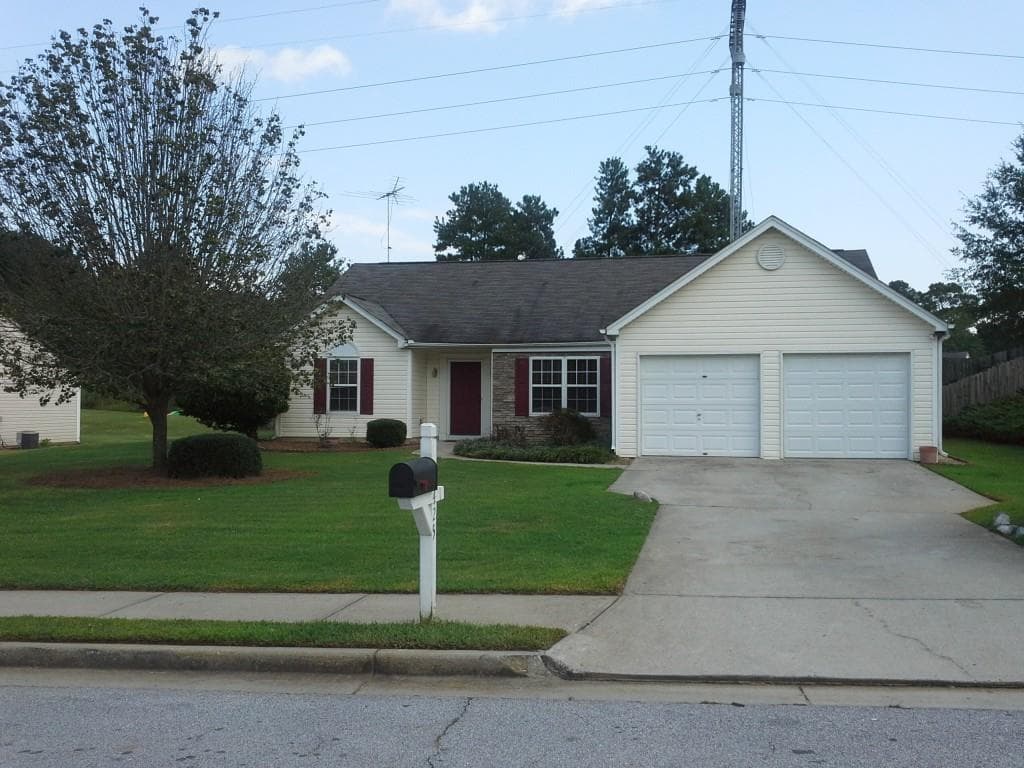 425 Crested View Drive, Loganville, GA 30052 — most recent listing photo