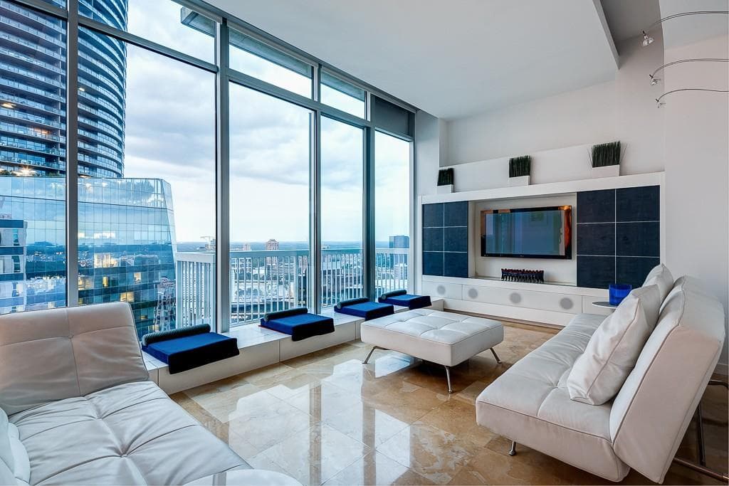 2 bedroom, 1,375 sq ft condominium sold at 3324 Peachtree Road 3015, Atlanta, GA 30326