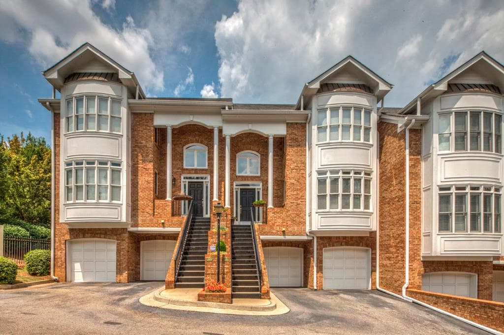 4 bedroom, 3,061 sq ft townhouse sold at 994 Heatherbrook Lane, Atlanta, GA 30324