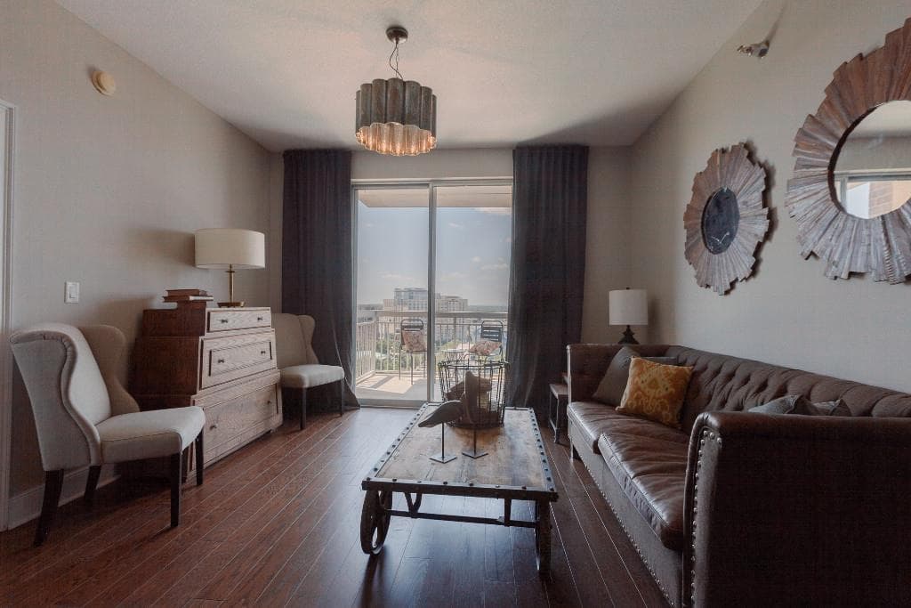 2 bedroom, 1,199 sq ft condominium sold at 285 Centennial Olympic Park Drive 1402, Atlanta, GA 30313