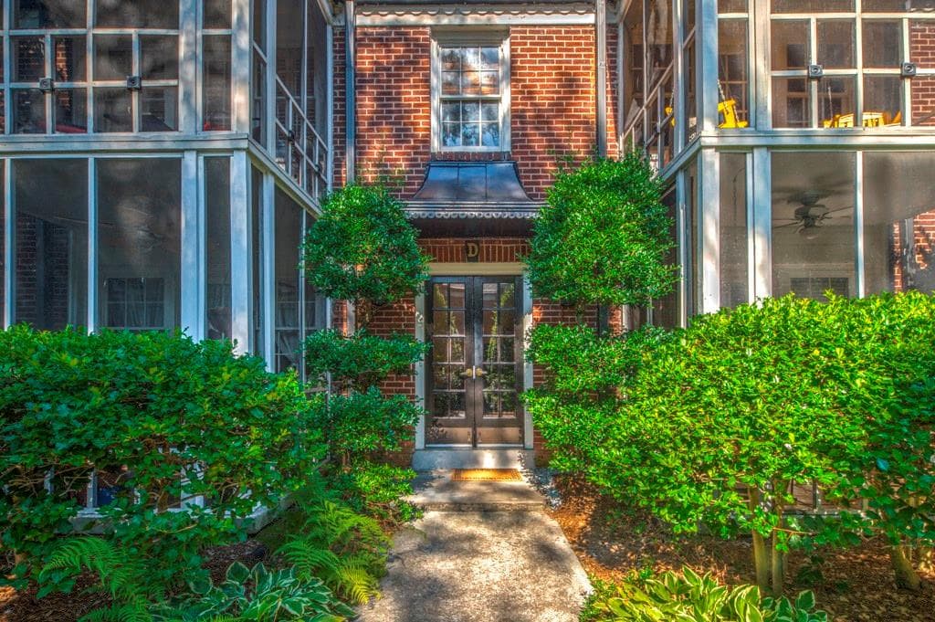 2 bedroom, 1,076 sq ft condominium sold at 55 Delmont Drive D3, Atlanta, GA 30305