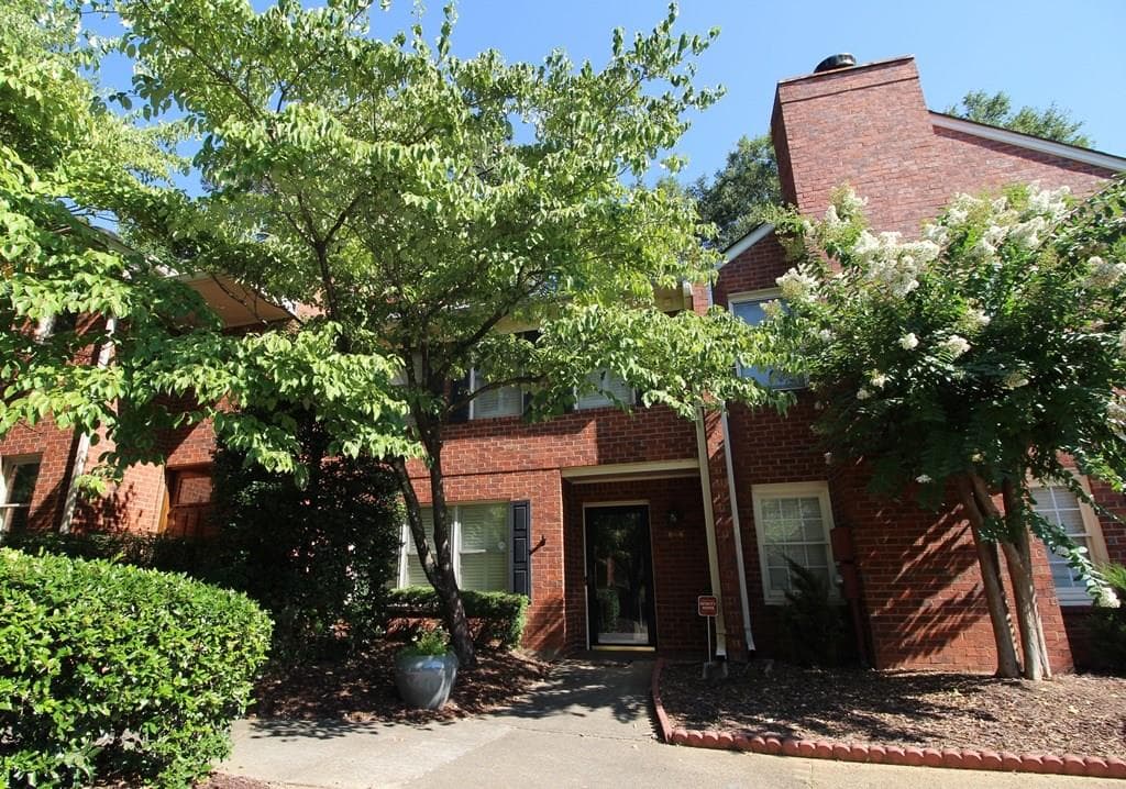 2 bedroom, 1,566 sq ft townhouse sold at 866 Lenox Oaks Circle, Atlanta, GA 30324