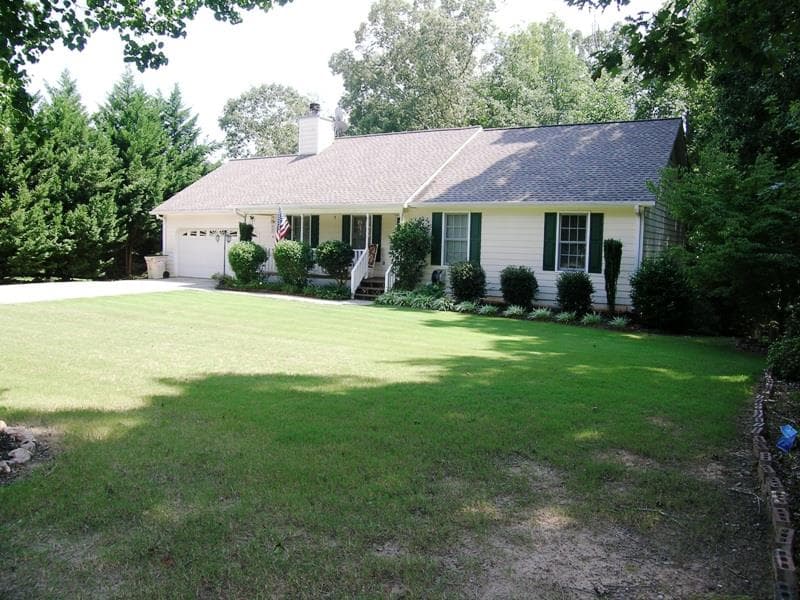 367 Creek View Drive, Hoschton, GA 30548 — most recent listing photo