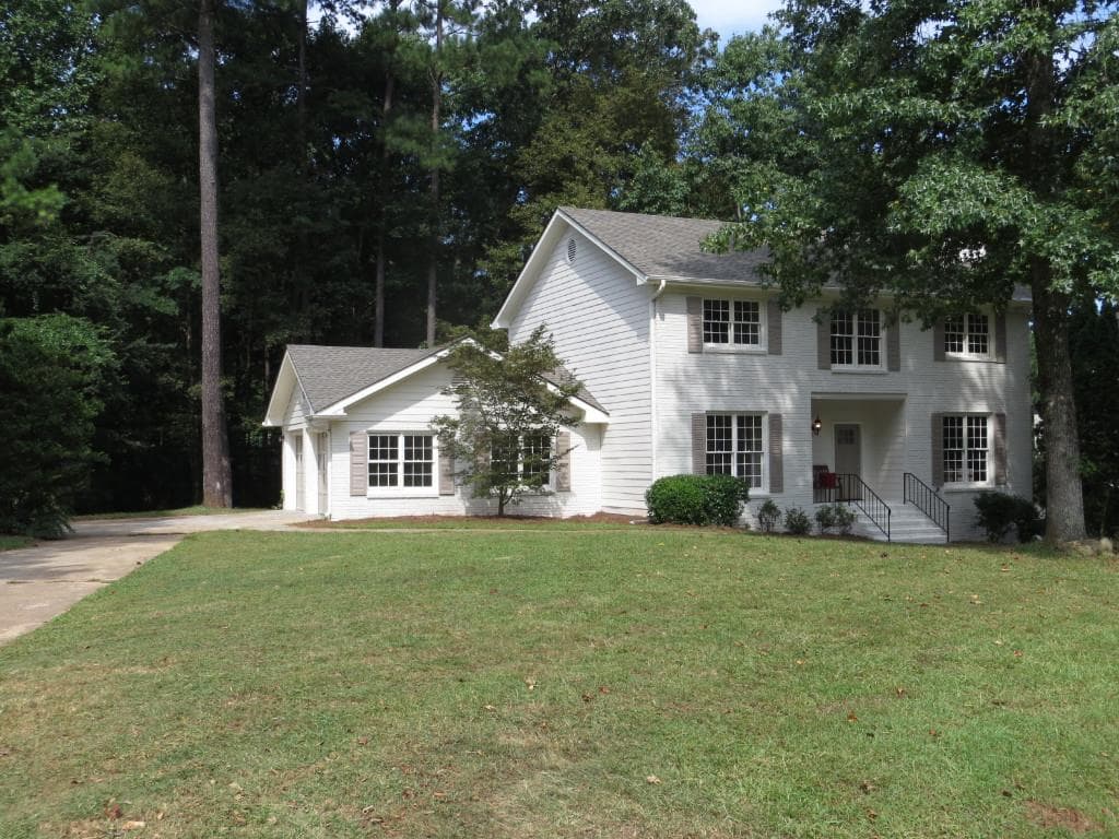 4 bedroom, 2,316 sq ft single family residence sold at 1680 Niskey Lake Road, Atlanta, GA 30331