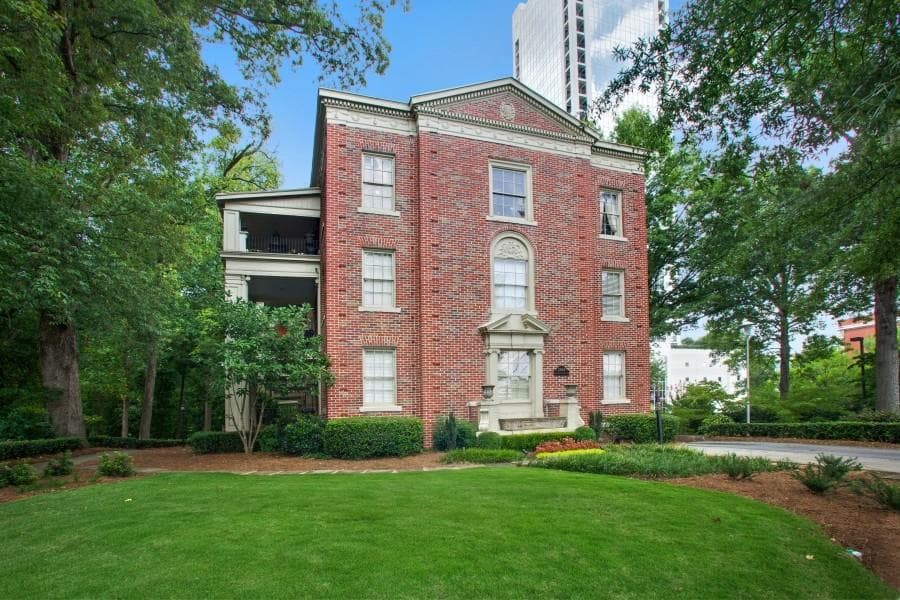 2 bedroom, 1,020 sq ft condominium sold at 2814 Peachtree Road 2, Atlanta, GA 30305