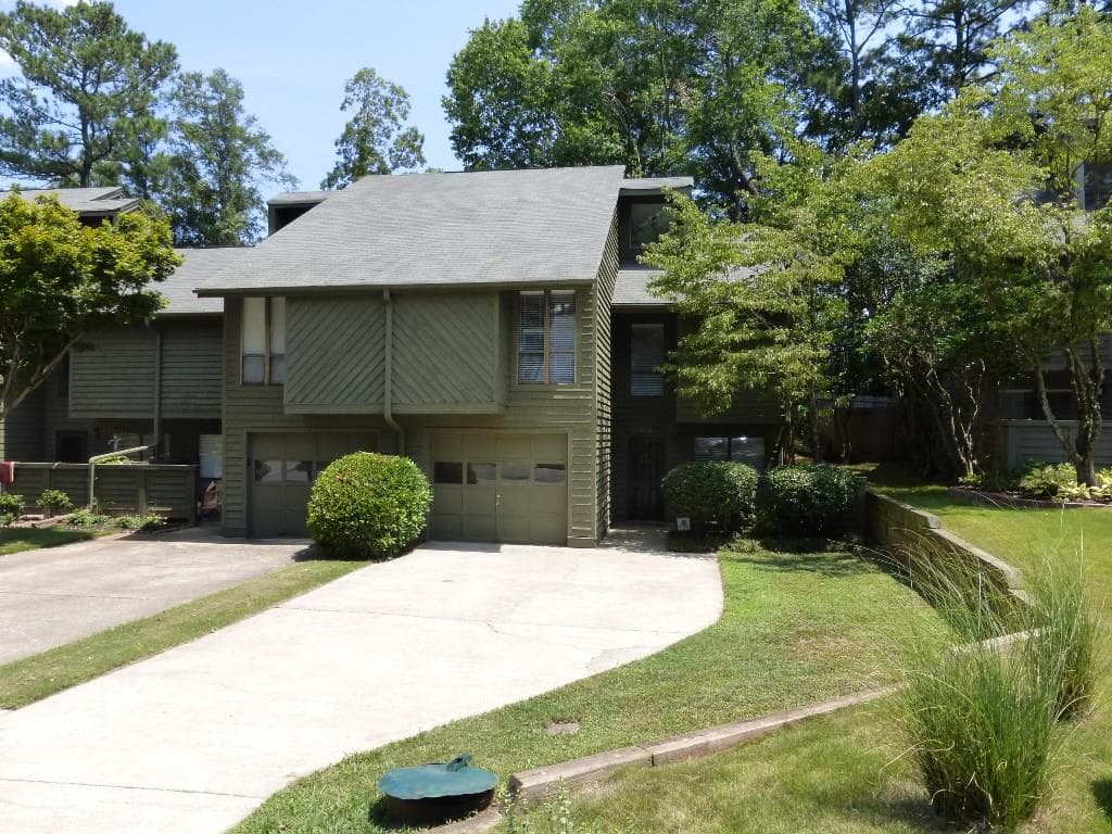 2 bedroom, 1,601 sq ft townhouse sold at 1016 Creatwood Circle, Smyrna, GA 30080