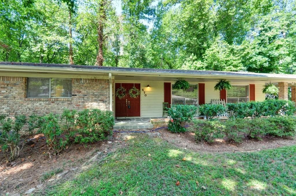 4 bedroom, 2,046 sq ft single family residence sold at 570 Elden Drive, Atlanta, GA 30342