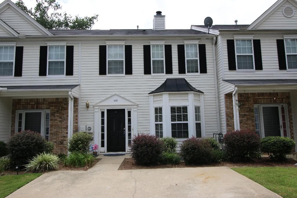 2 bedroom, 1,456 sq ft townhouse sold at 409 Timber Gate Drive, Lawrenceville, GA 30045