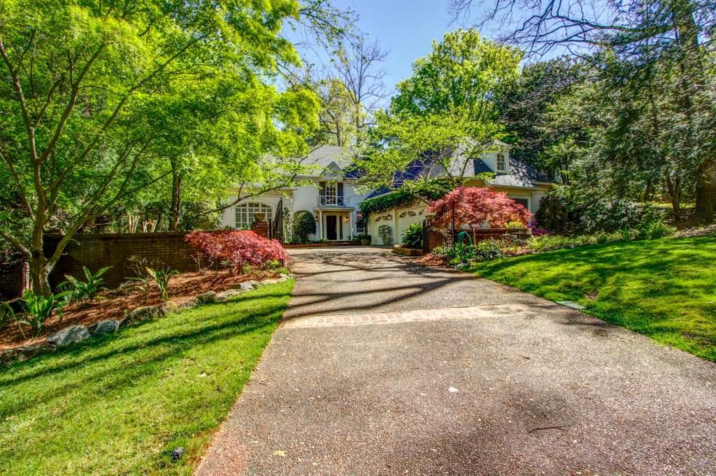 5 bedroom, 4,742 sq ft single family residence sold at 105 Blackland Road, Atlanta, GA 30342