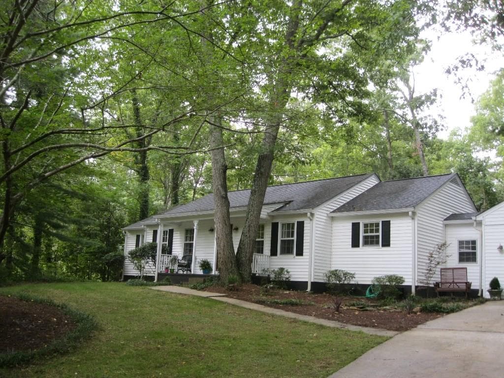 3 bedroom, 1,944 sq ft single family residence sold at 3550 Holliglen Drive, Marietta, GA 30062