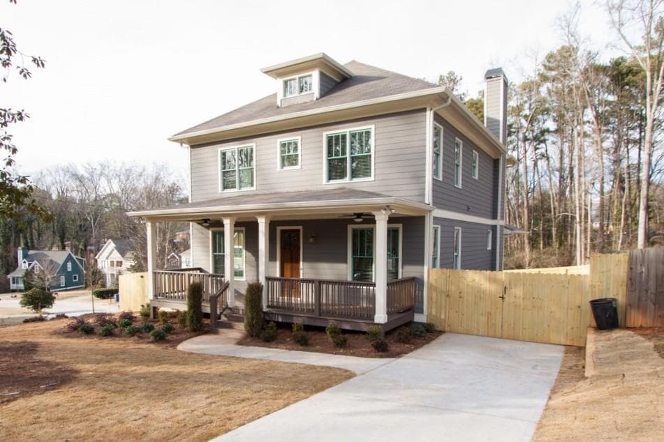 4 bedroom, 2,500 sq ft single family residence sold at 911 Paoli Avenue, Atlanta, GA 30316