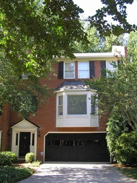4 bedroom, 2,350 sq ft townhouse sold at 3873 Roswell Road 11, Atlanta, GA 30342