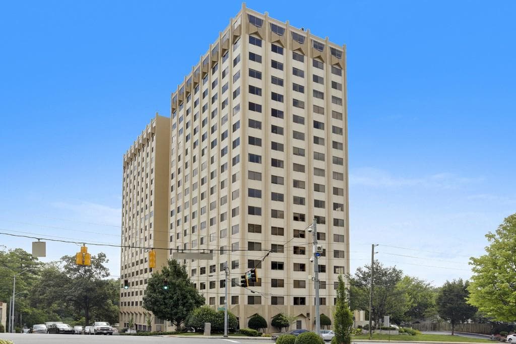 1 bedroom, 837 sq ft condominium sold at 2479 Peachtree Road 907, Atlanta, GA 30305