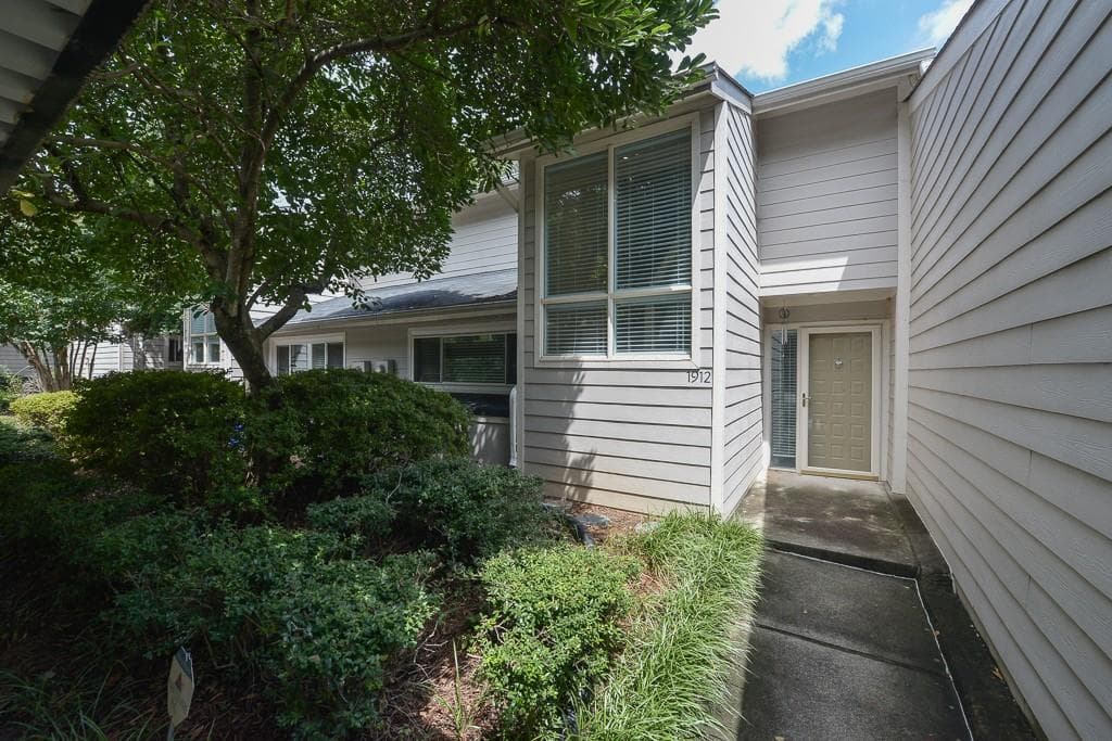 2 bedroom, 1,386 sq ft townhouse sold at 1912 Variations Drive 1912, Atlanta, GA 30329