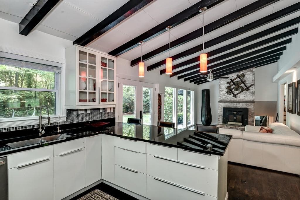 4 bedroom, 1,820 sq ft single family residence sold at 3085 W Andrews Drive, Atlanta, GA 30305