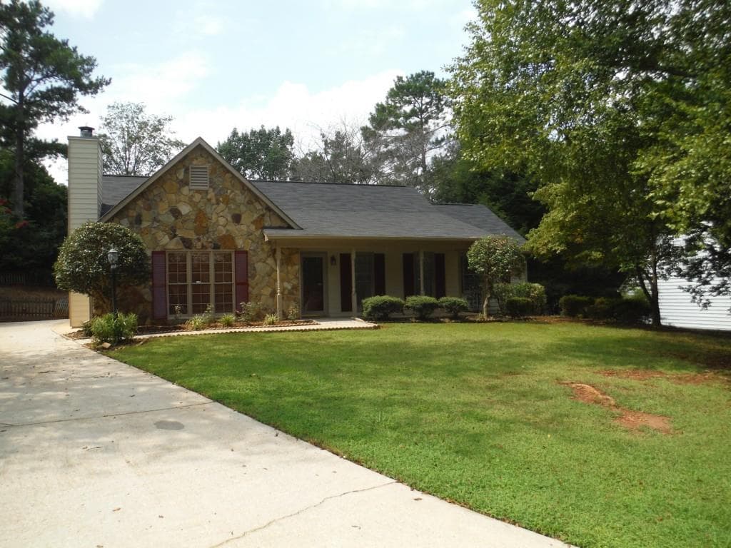 4 bedroom, 2,394 sq ft single family residence sold at 658 Shiloh Court, Lawrenceville, GA 30044