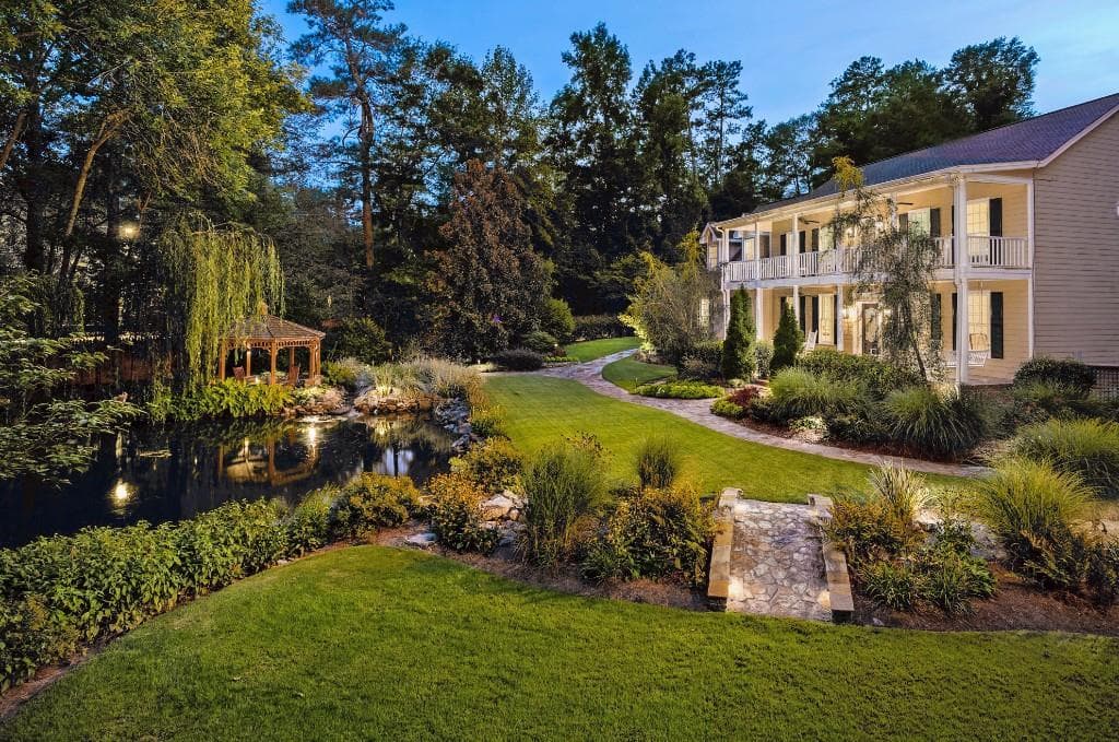 5 bedroom, 4,384 sq ft single family residence sold at 3880 Woodland Brook Drive, Atlanta, GA 30339