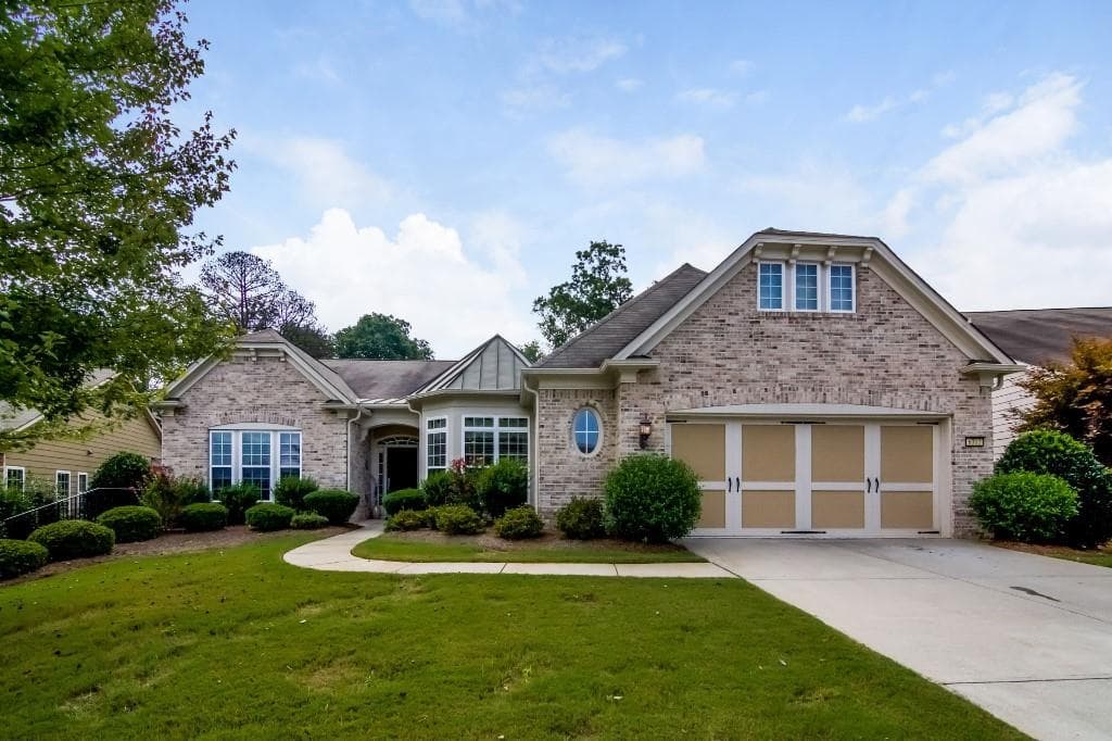 3 bedroom, 2,412 sq ft single family residence sold at 6312 Thunder Ridge Circle, Hoschton, GA 30548