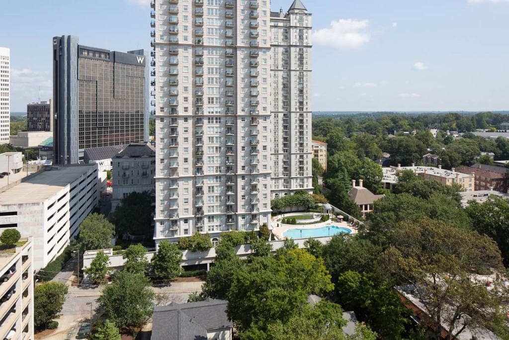 1 bedroom, 764 sq ft condominium sold at 1101 NE Juniper Street 1206, Atlanta, GA 30309