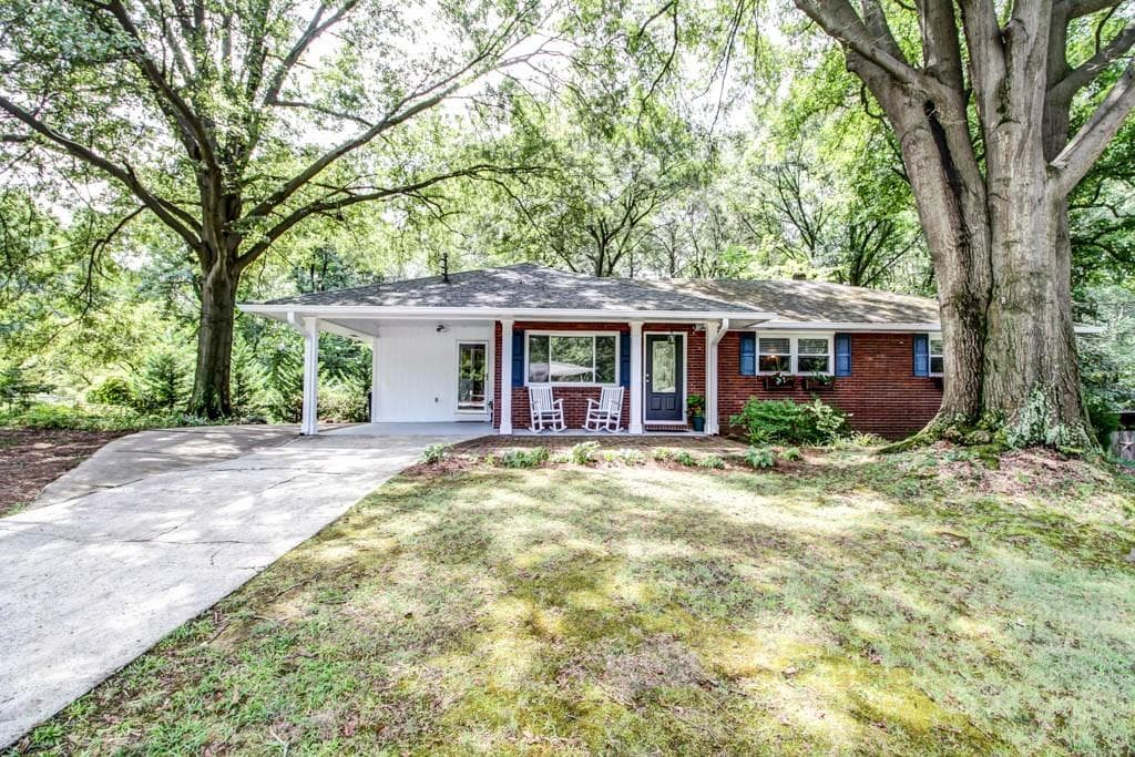 3 bedroom, 1,605 sq ft single family residence sold at 2380 Elmwood Circle, Atlanta, GA 30339