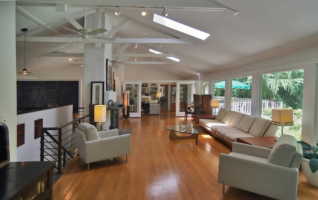 4 bedroom, 2,121 sq ft single family residence sold at 1699 Friar Tuck Road, Atlanta, GA 30309