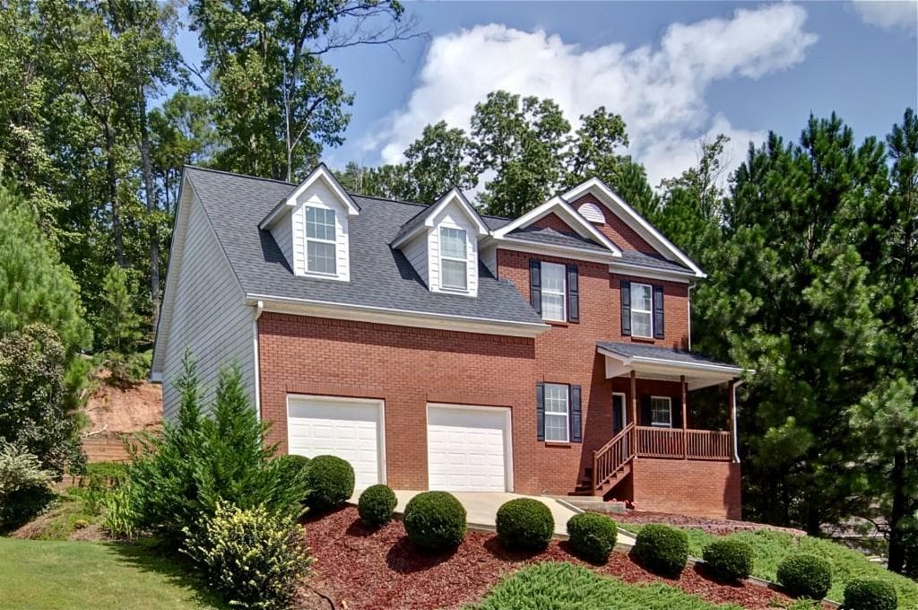 4 bedroom, 2,134 sq ft single family residence sold at 2013 Aldbury Lane, Woodstock, GA 30189