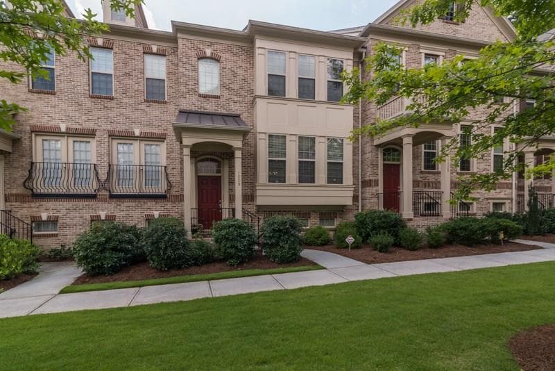 3 bedroom, 2,387 sq ft townhouse sold at 1009 E Paces Lane, Atlanta, GA 30326