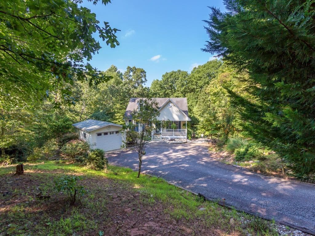 3 bedroom, 1,980 sq ft single family residence sold at 490 Golden Avenue, Dahlonega, GA 30533