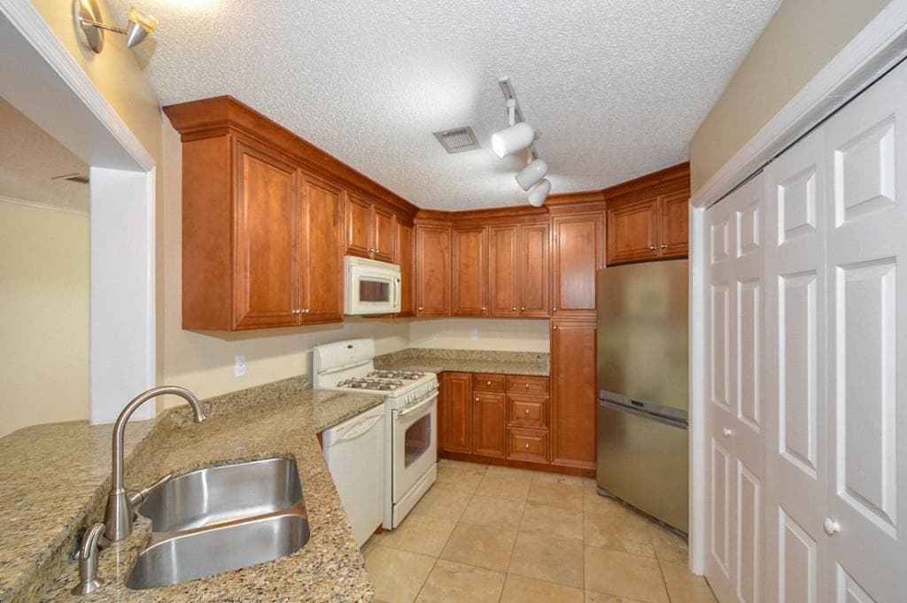 244 13th Street 311, Atlanta, GA 30309 — most recent listing photo