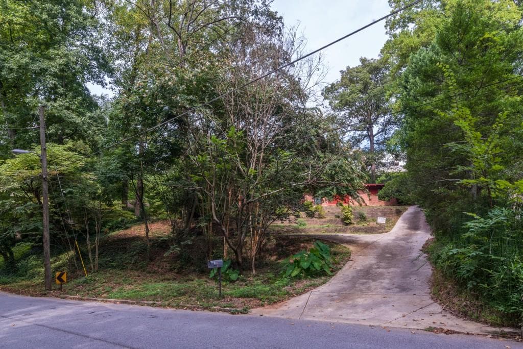 4 bedroom, 2,370 sq ft single family residence sold at 1868 Windemere Drive, Atlanta, GA 30324