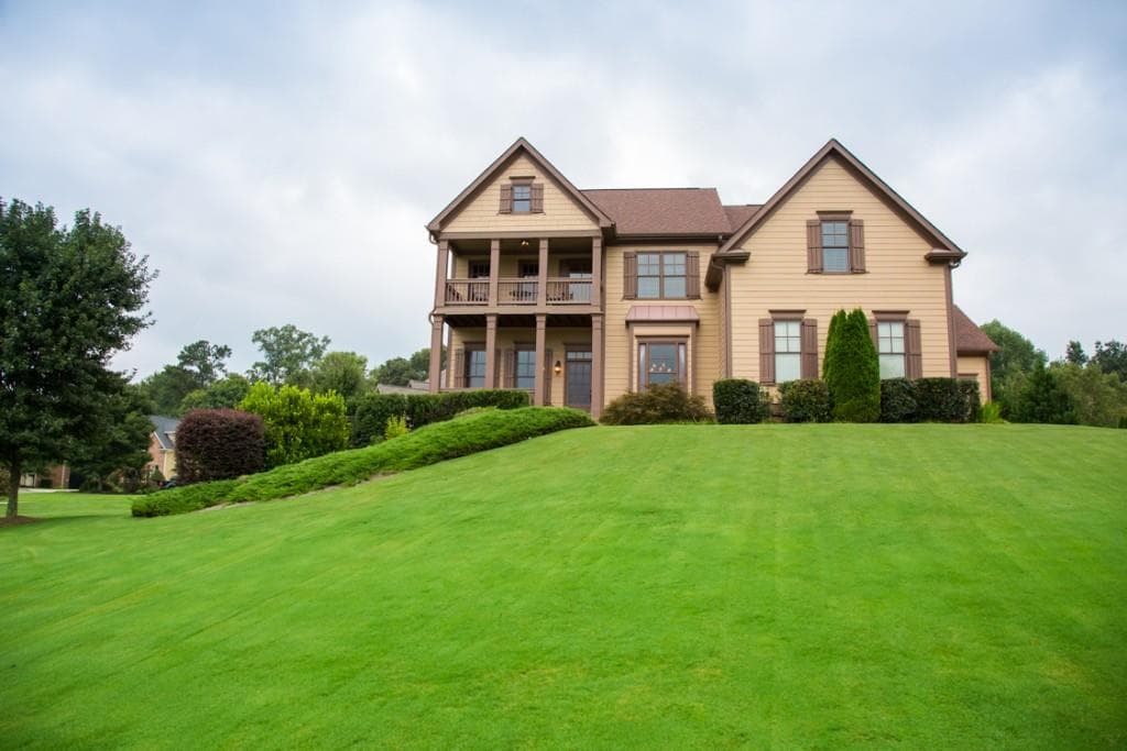 5 bedroom, 3,986 sq ft single family residence sold at 6310 Lakeaires Drive, Cumming, GA 30040