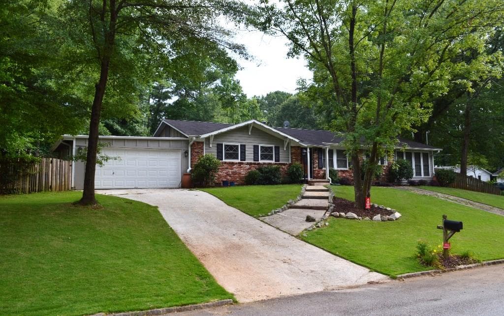 3 bedroom single family residence sold at 824 Cinderella Way, Decatur, GA 30033