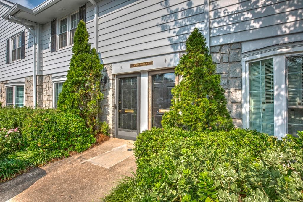 2 bedroom, 1,108 sq ft condominium sold at 136 Peachtree Memorial Drive NC3, Atlanta, GA 30309