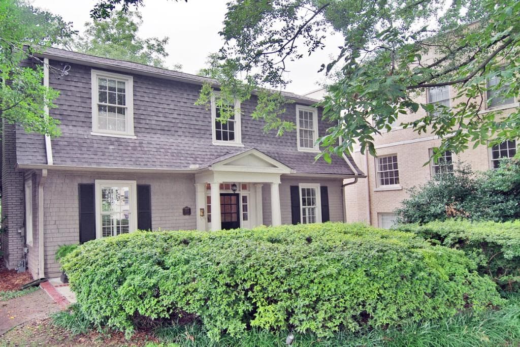 3 bedroom, 2,268 sq ft single family residence sold at 2218 Peachtree Road, Atlanta, GA 30309