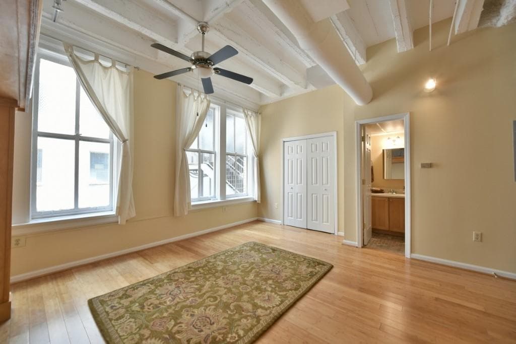 1 bedroom, 465 sq ft condominium sold at 32 Peachtree Street 1402, Atlanta, GA 30303