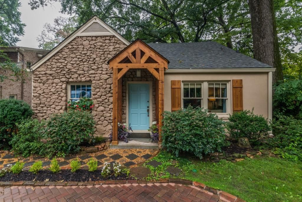 3 bedroom, 1,260 sq ft single family residence sold at 462 Deering Road, Atlanta, GA 30309